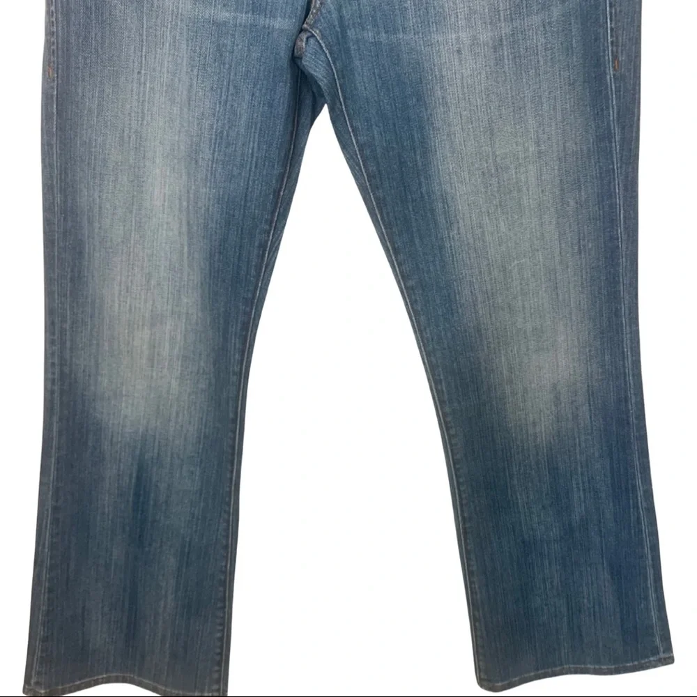 NWT LEVI’S Eco 553 Mid-Rise Boot Cut Jeans Size 10/30 - Picture 11 of 12